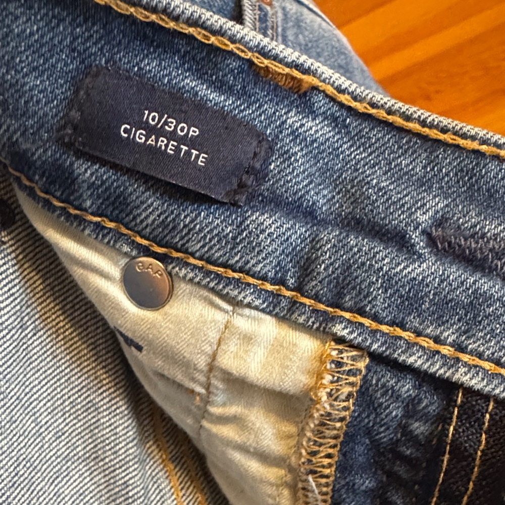 GAP Ankle Distressed Blue Jeans - Picture 3 of 3